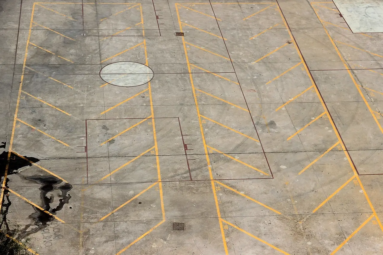 Kan jeg bruge en tømrervinkel til at markere og bore huller i præcise vinkler?